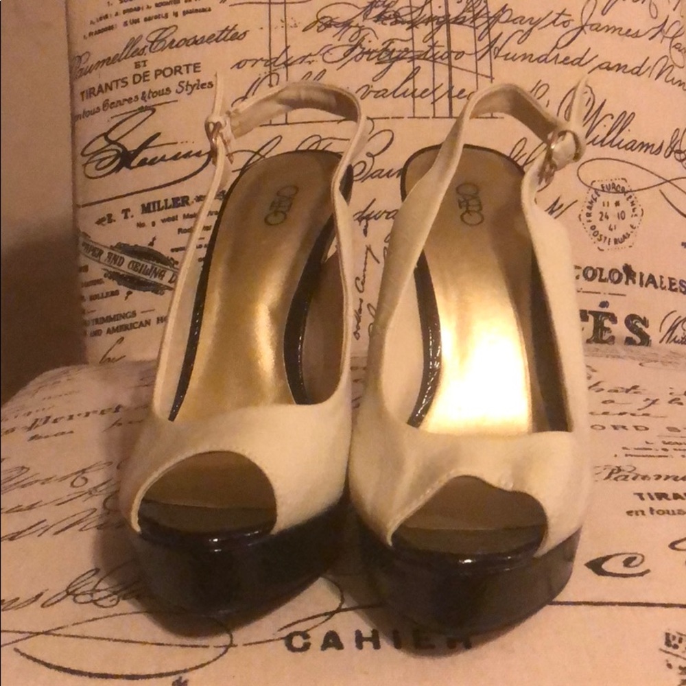 Shoes - Picture 5 of 8